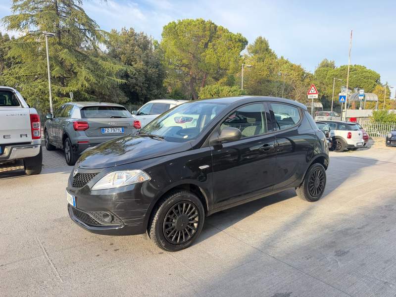 Lancia Ypsilon