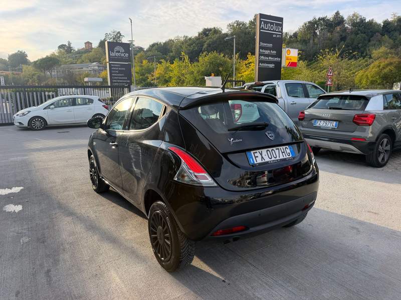Lancia Ypsilon