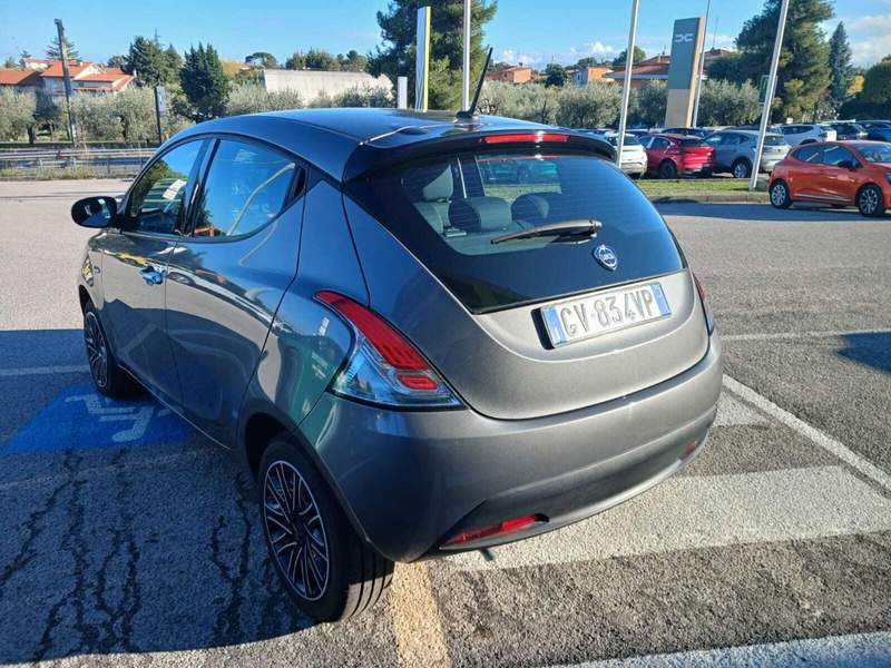 Lancia Ypsilon