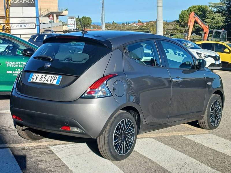 Lancia Ypsilon