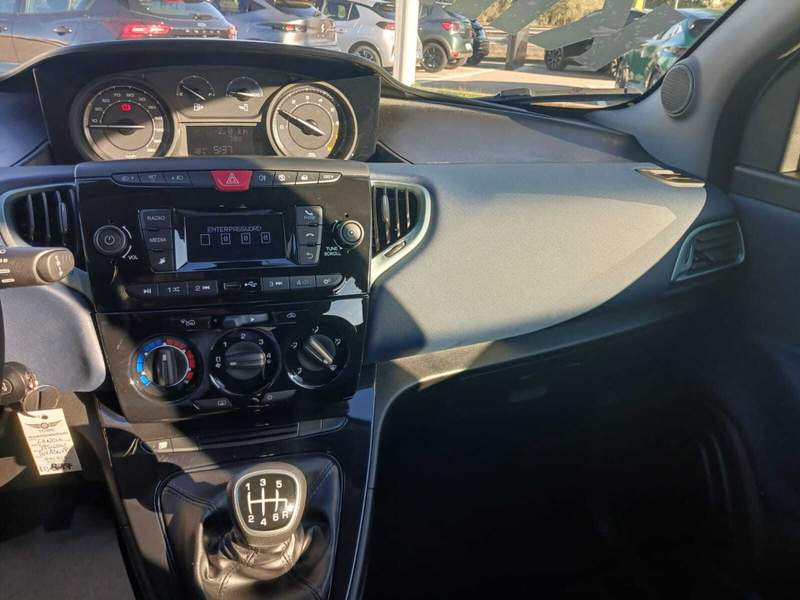 Lancia Ypsilon