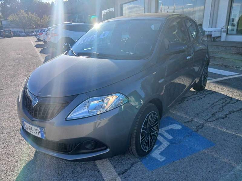 Lancia Ypsilon