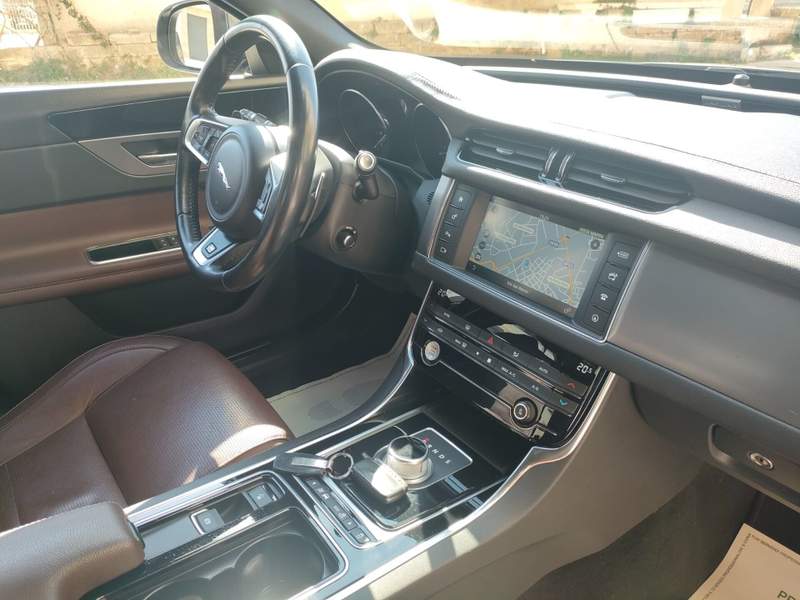 Jaguar XF