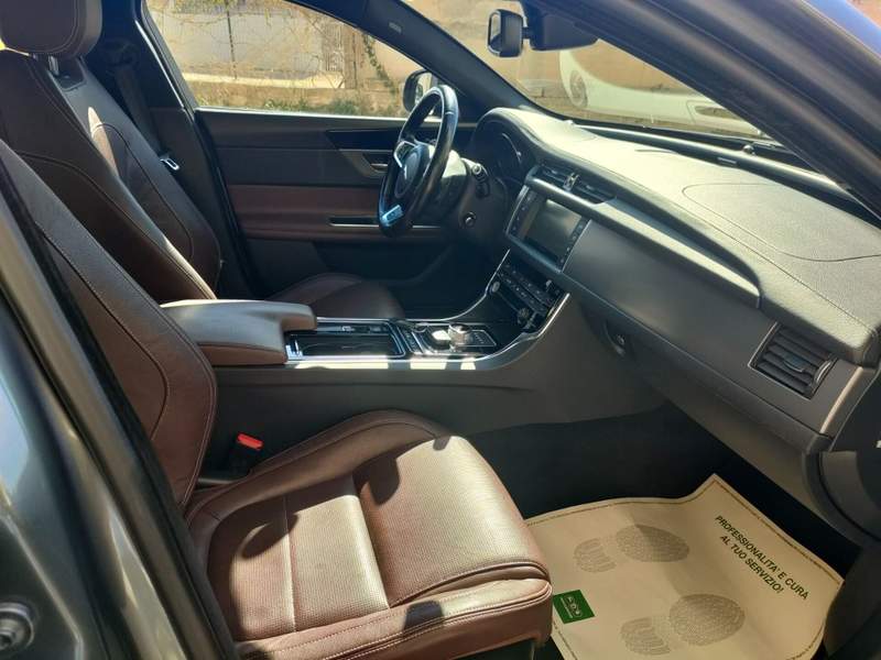 Jaguar XF