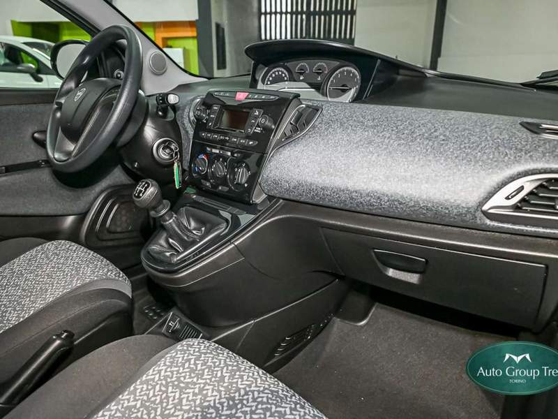 Lancia Ypsilon