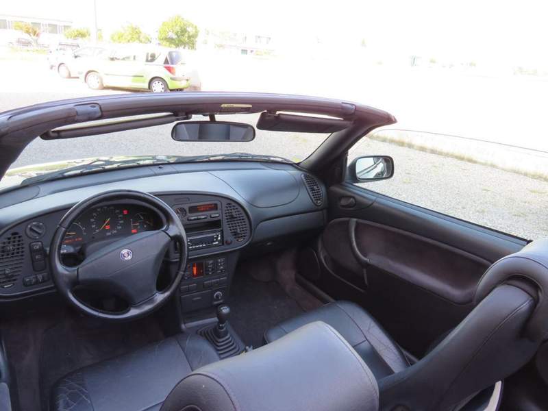 Saab 900