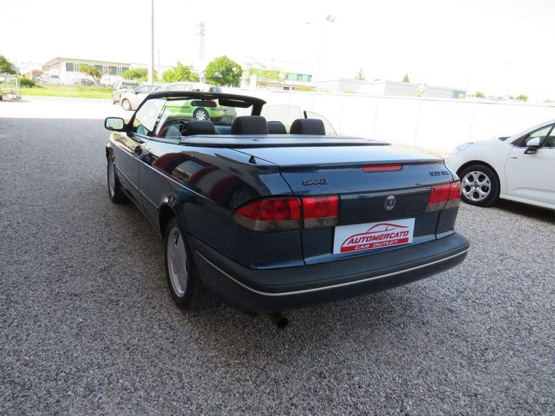 Saab 900