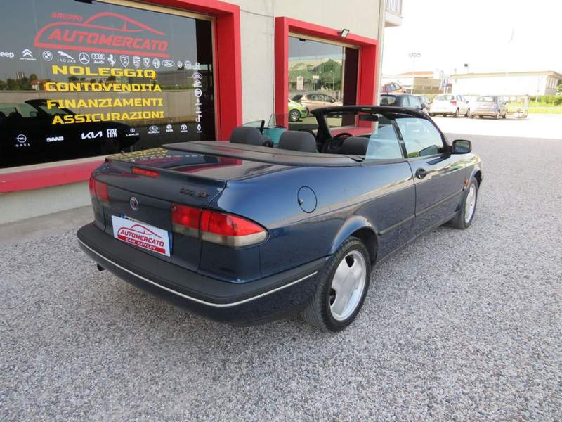 Saab 900