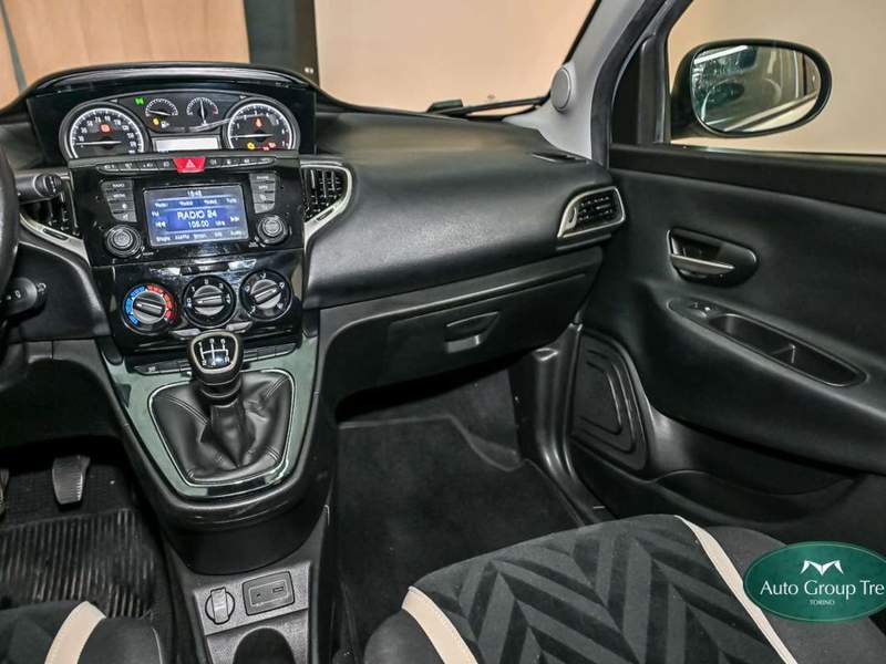 Lancia Ypsilon