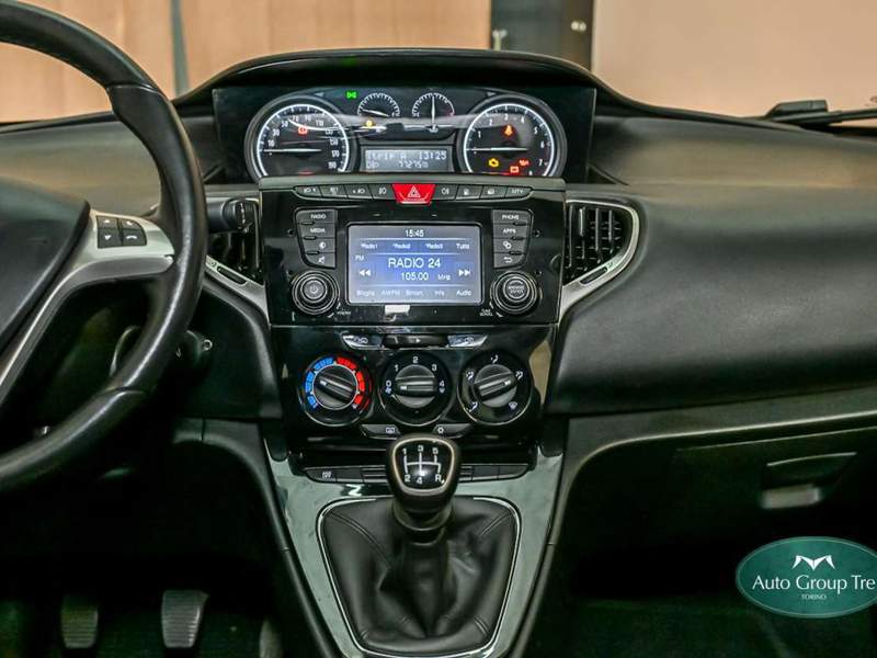 Lancia Ypsilon