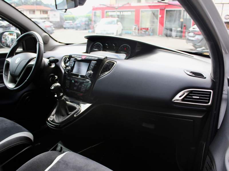 Lancia Ypsilon