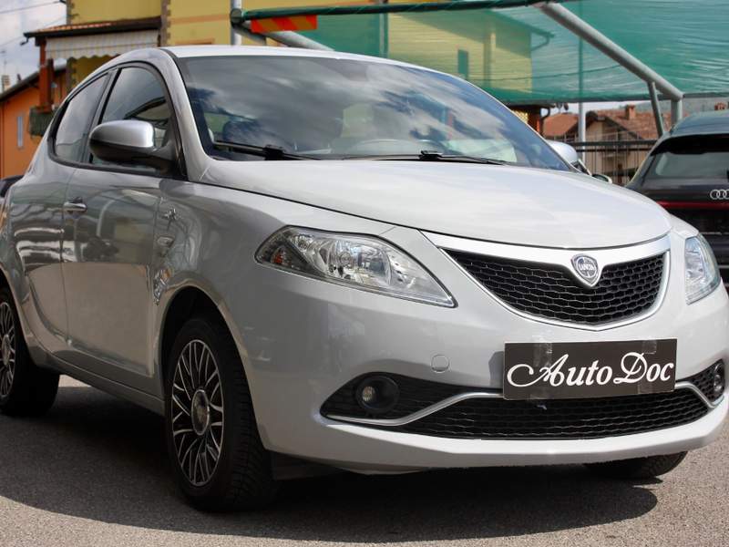 Lancia Ypsilon