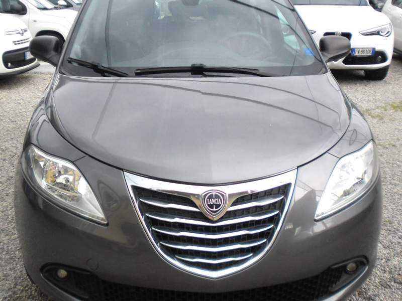Lancia Ypsilon