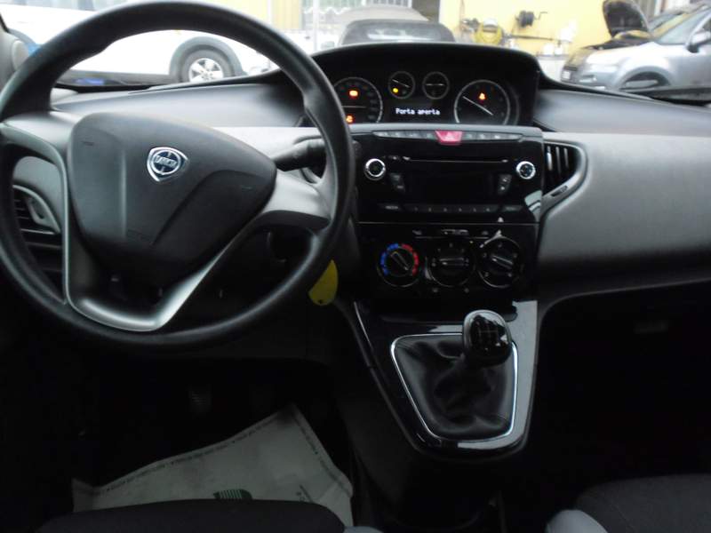 Lancia Ypsilon