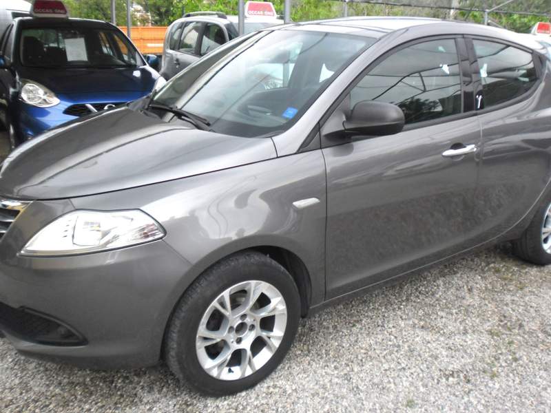 Lancia Ypsilon