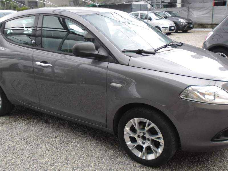 Lancia Ypsilon