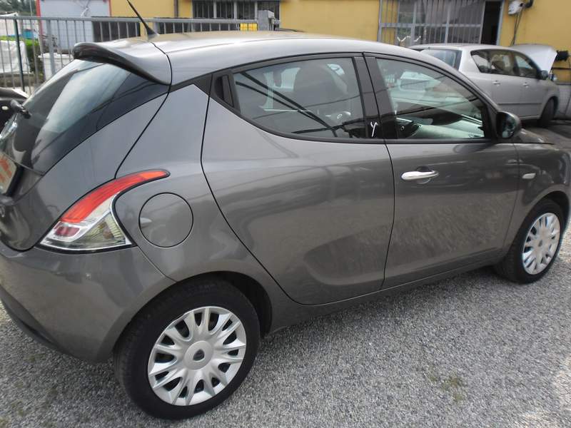 Lancia Ypsilon
