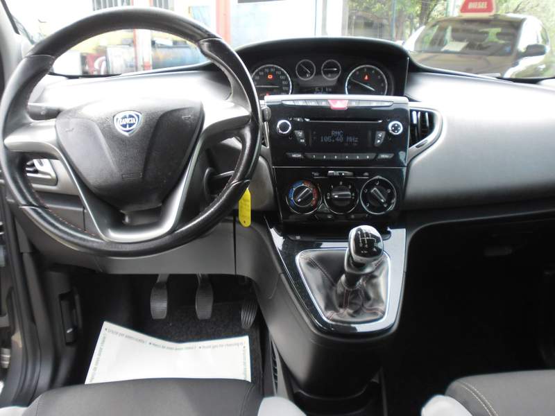 Lancia Ypsilon