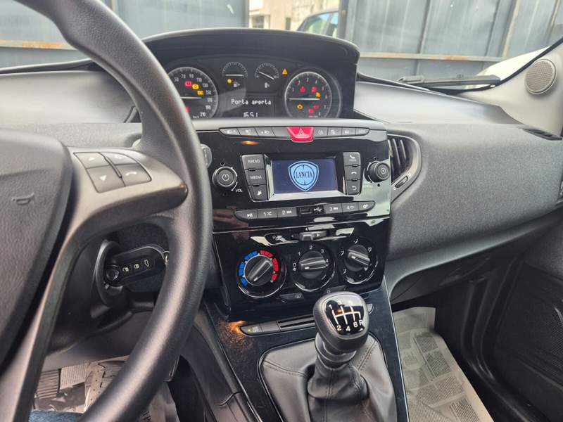 Lancia Ypsilon