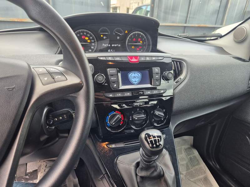 Lancia Ypsilon