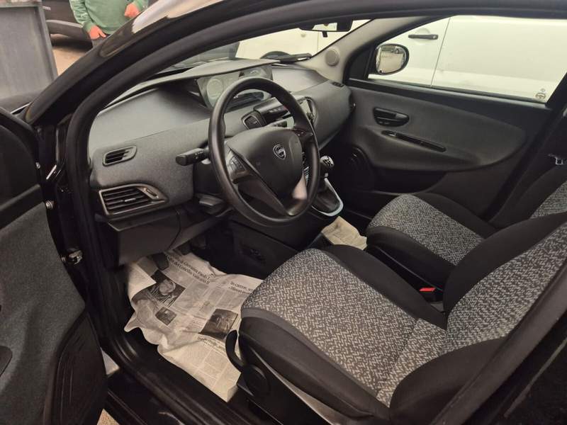 Lancia Ypsilon