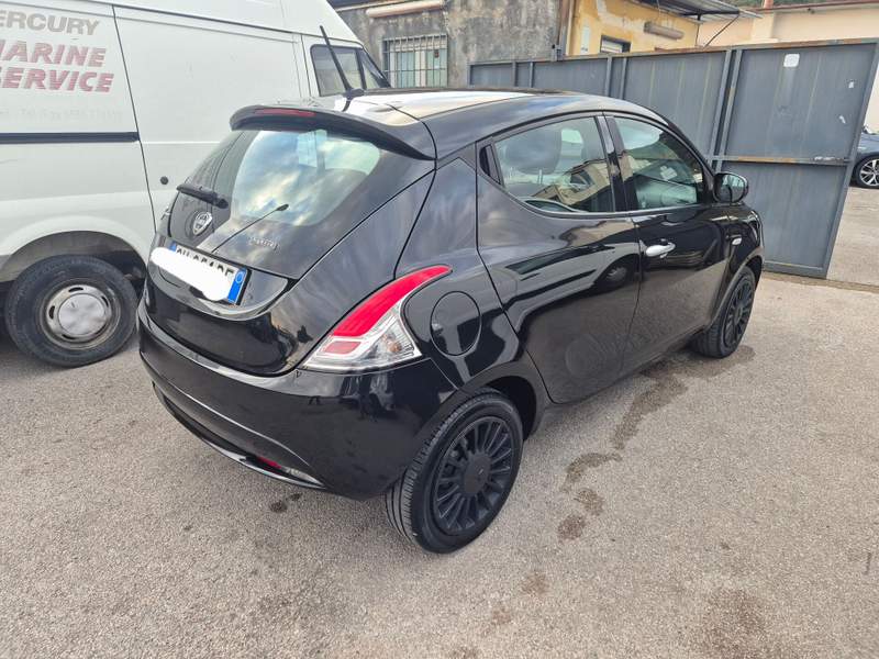 Lancia Ypsilon