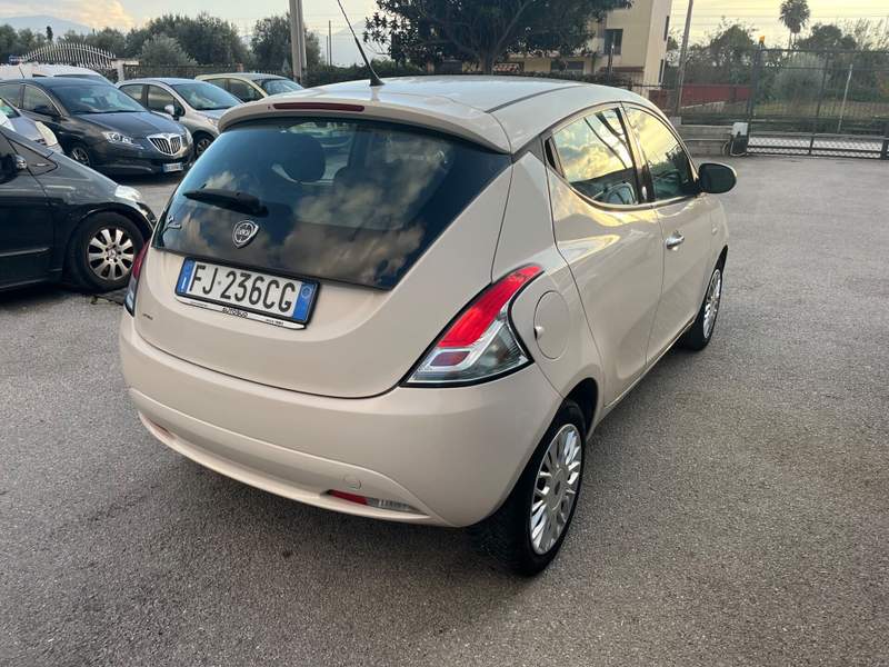 Lancia Ypsilon