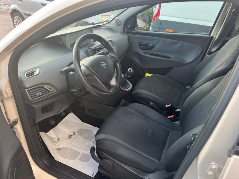 Lancia Ypsilon