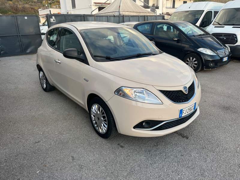 Lancia Ypsilon