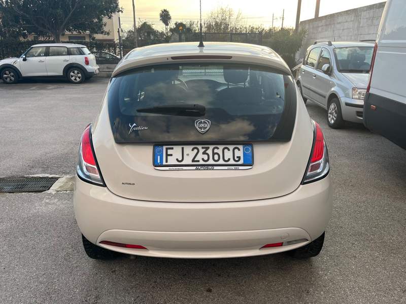 Lancia Ypsilon