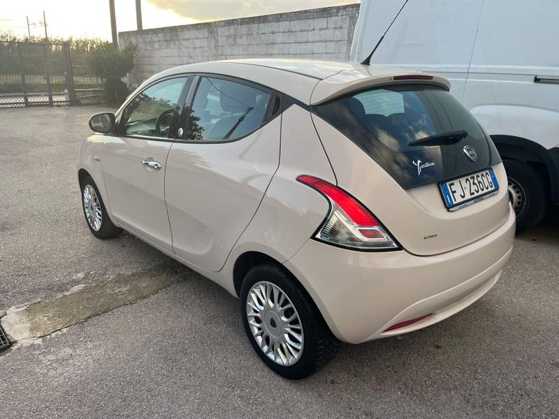 Lancia Ypsilon